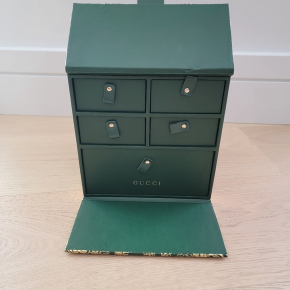 🖤GUCCI 2023 LUNAR NEW YEAR GIFT BOX - Picture 6 of 8